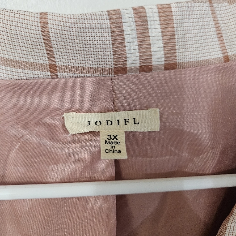 Jodifl Womens Pink Plaid Plus Size Blazer With Built In Shoulder Pads! - Picture 2 of 6